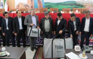 توزیع ۳۱ دستگاه پنل خورشیدی قابل حمل در بین عشایر دو سر کوچ شهرستان اهر