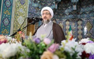 امام جمعه تبریز: مردم صفوف خود را از اغتشاشگران جدا کردند