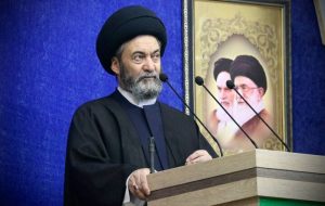 امام جمعه اردبیل: مهار آمریکا فقط با اقتدار میسر است