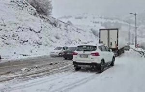 پرهیز از سفرهای غیرضروری در گردنه برفی حیران