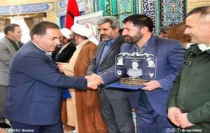 تقدیر از مدیر روابط عمومی مس سونگون در مراسم تجلیل از عوامل یادواره شهید حیدری تقدیر از مدیر روابط عمومی مس سونگون در مراسم تجلیل از عوامل یادواره شهید حیدری
