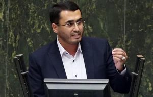 عضو هیات رئیسه مجلس: منتظر نظر مجمع تشخیص مصلحت در خصوص بودجه ایم عضو هیات رئیسه مجلس: منتظر نظر مجمع تشخیص مصلحت در خصوص بودجه ایم