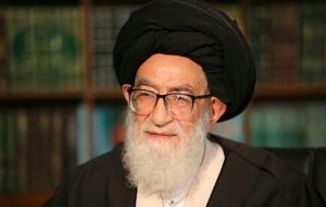 گریه شدید و تلخ پدر آیتالله آل هاشم درپی شهادت پسرش گریه شدید و تلخ پدر آیتالله آل هاشم درپی شهادت پسرش