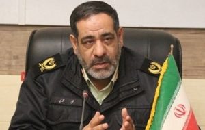 پلیس همراه مردم در جشن قهرمانی تراکتور