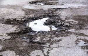 آسفالت آزادراه تبریز-زنجان در حد محورهای روستایی/ اعتراض به حق رانندگان به وضعیت جاده آسفالت آزادراه تبریز-زنجان در حد محورهای روستایی/ اعتراض به حق رانندگان به وضعیت جاده