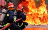 انبارداری غیر اصولی عامل گسترش آتش سوزی قره آغاج / ۲ آتش نشان مصدوم شدند+فیلم